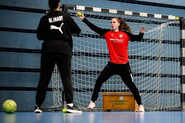 Gummersbach Handball Women Germany Training Goalkeeper Sarah Wachter Germany Gummersbach Schwalbe Arena Germany