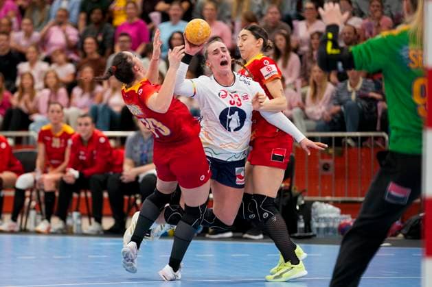 Handball, EHF EURO Cup: Norway - Romania Larvik 20251015. Norway s Thale Rushfeldt Deila during the handball match in the EHF EURO Cup between Norway and Romania in Jotron Arena. The photo was taken on behalf of the Norwegian Handball Association, but can be used by editorial clients of NTB. Photo: Fredrik Varfjell NTB Larvik Norway EDITORIAL USE ONLY. RESTRICTED USE FOR BETTING COMPANIES Ref:_SPOvfAQ1H3S59o.jpg *** Handball, EHF EURO Cup Norway Romania Larvik 20251015 Norway s Thale Rushfeldt Deila during the handball match in the EHF EURO Cup between Norway and Romania in Jotron Arena The photo was taken on behalf of the Norwegian Handball Association, but can be used by editorial clients of NTB Photo Fredrik Varfjell NTB Larvik Norway EDITORIAL USE ONLY RESTRICTED USE FOR BETTING COMPANIES  Copyright: xFredrikxVarfjellx xNTBx