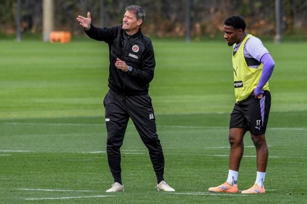 Oladapo Afolayan Coach Alexander Blessin Pauli Germany , Hamburg , Training ground at Kollaustrasse , Football , 1 Bundesliga , Training of FC St Pauli