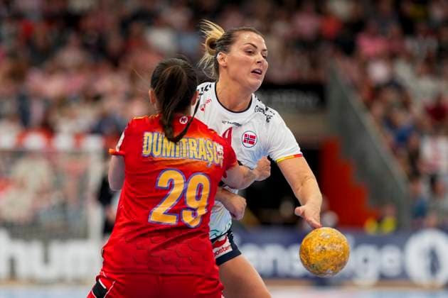 Handball, EHF EURO Cup Norway Romania Larvik 20251015 Norway s Nora Mork and Romania s Alexandra Gabriela Dumitrascu during the handball match in the EHF EURO Cup between Norway and Romania in Jotron Arena The photo was taken on behalf of the Norwegian Handball Association, but can be used by editorial clients of NTB Photo Fredrik Varfjell NTB Larvik Norway EDITORIAL USE ONLY RESTRICTED USE FOR BETTING COMPANIES  Copyright: xFredrikxVarfjellx xNTBx