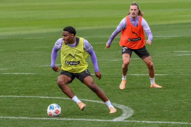 Oladapo Afolayan Jackson Irvine Pauli Germany , Hamburg , Training ground at Kollaustrasse , Football , 1 Bundesliga , Training of FC St Pauli