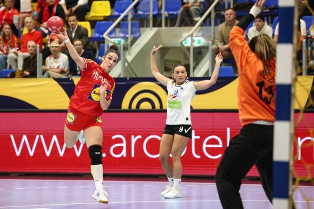 HANDBALL - EHF EURO Quali, AUT vs ISR MARIA ENZERSDORF,AUSTRIA,15.OCT.25 - HANDBALL - EHF Women s European Championship, EM, Europameisterschaft qualification, OEHB international match, Länderspiel, Nationalmannschaft Austria vs Israel. Image shows Eleonora Stankovic (AUT), Keren Katrin Teplitsky and Gaya Noy Ben Zikry (ISR).  GEPAxpictures xArminxRauthner