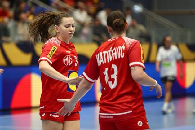 HANDBALL - EHF EURO Quali, AUT vs ISR MARIA ENZERSDORF,AUSTRIA,15.OCT.25 - HANDBALL - EHF Women s European Championship, EM, Europameisterschaft qualification, OEHB international match, Länderspiel, Nationalmannschaft Austria vs Israel. Image shows the rejoicing of Katarina Pandza and Martina Maticevic (AUT).  GEPAxpictures xArminxRauthner