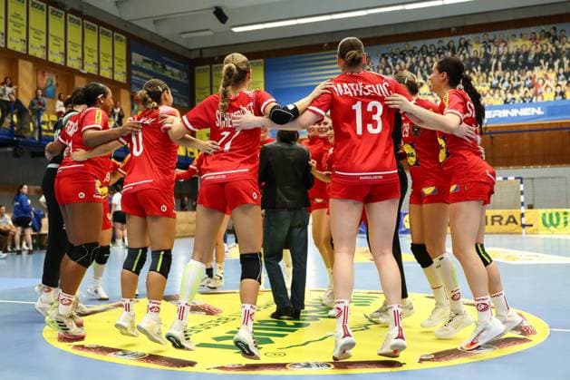 HANDBALL - EHF EURO Quali, AUT vs ISR MARIA ENZERSDORF,AUSTRIA,15.OCT.25 - HANDBALL - EHF Women s European Championship, EM, Europameisterschaft qualification, OEHB international match, Länderspiel, Nationalmannschaft Austria vs Israel. Image shows the rejoicing of AUT.  GEPAxpictures xArminxRauthner