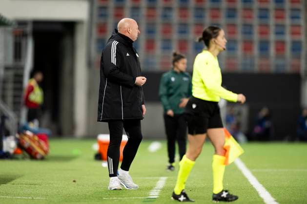 Football Women s Champions League, 2nd round Valerenga Wolfsburg Oslo 20251015 Valerenga s coach Nils Lexerod during the Champions League football match between Valerenga and Wolfsburg at Intility Arena Photo Annika Byrde NTB Oslo Norway EDITORIAL USE ONLY RESTRICTED USE FOR BETTING COMPANIES  Copyright: xAnnikaxByrdex xNTBx