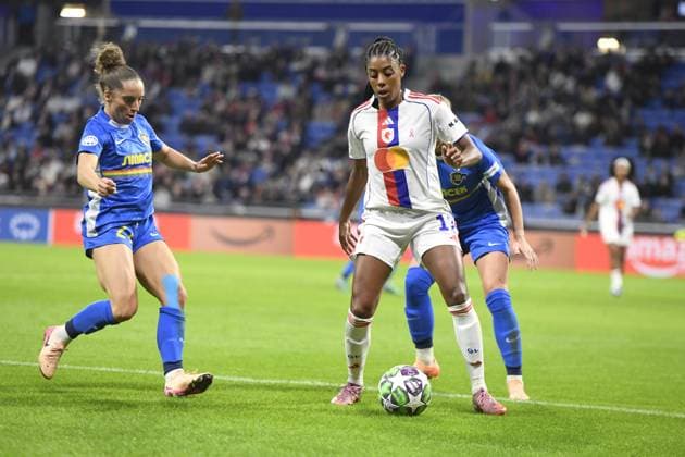 Football : UEFA Women s Champions League - Olympique Lyonnais F v Saint POLTEN F Ashley Lawrence OF lYON during the UEFA Women s Champions League, football match between Olympique Lyonnais and Saint POLTEN on 15 October 2025 at Groupama stadium in Decines-Charpieu Lyon, France  Copyright: xMourad_ALLILIx