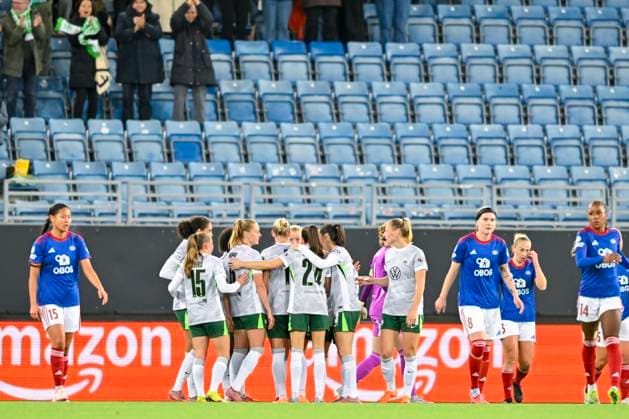 Football Women s Champions League, 2nd round Valerenga Wolfsburg Oslo 20251015 Wolfsburg players celebrate the 0 1 goal of Lineth Beerensteyn during the Champions League football match between Valerenga and Wolfsburg at Intility arena Photo Annika Byrde NTB Oslo Norway EDITORIAL USE ONLY RESTRICTED USE FOR BETTING COMPANIES  Copyright: xAnnikaxByrdex xNTBx
