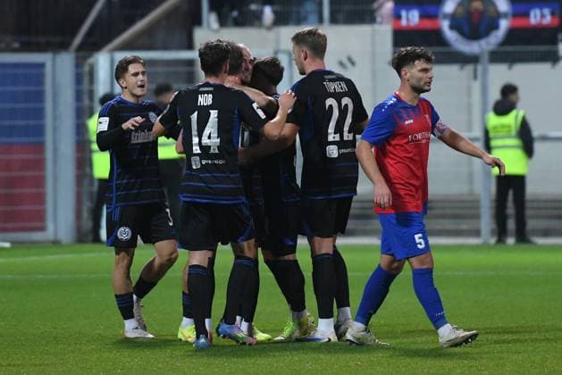 Soccer Niederrheinpokal Round of 16 KFC Uerdingen 05 MSV Duisburg on 15 10 2025 at the Grotenburg Stadium in Krefeld Goal celebration to 0 2 by Christian Viet Duisburg xRx