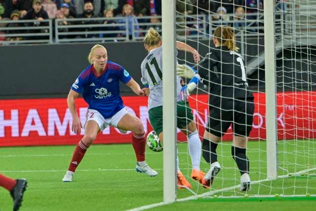 Football Women s Champions League, 2nd round Valerenga Wolfsburg Oslo 20251015 Valerenga s Sara Horte scores the 1 1 goal during the Champions League football match between Valerenga and Wolfsburg at Intility arena Photo Annika Byrde NTB Oslo Norway EDITORIAL USE ONLY RESTRICTED USE FOR BETTING COMPANIES  Copyright: xAnnikaxByrdex xNTBx