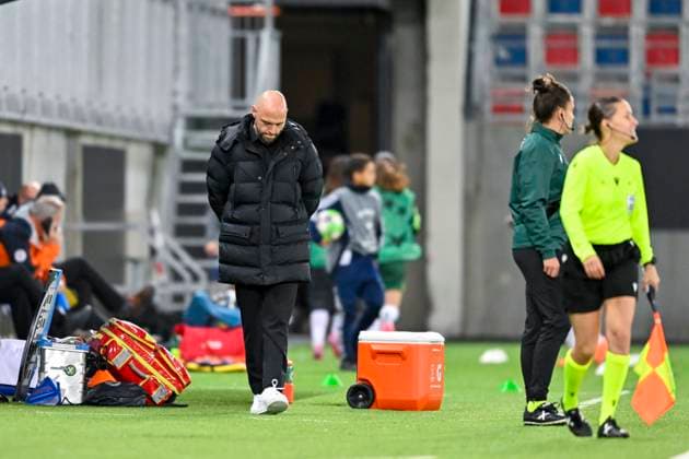 Football Women s Champions League, 2nd round Valerenga Wolfsburg Oslo 20251015 Wolfsburg s coach Stephan Lerch during the Champions League football match between Valerenga and Wolfsburg at Intility Arena Photo Annika Byrde NTB Oslo Norway EDITORIAL USE ONLY RESTRICTED USE FOR BETTING COMPANIES  Copyright: xAnnikaxByrdex xNTBx