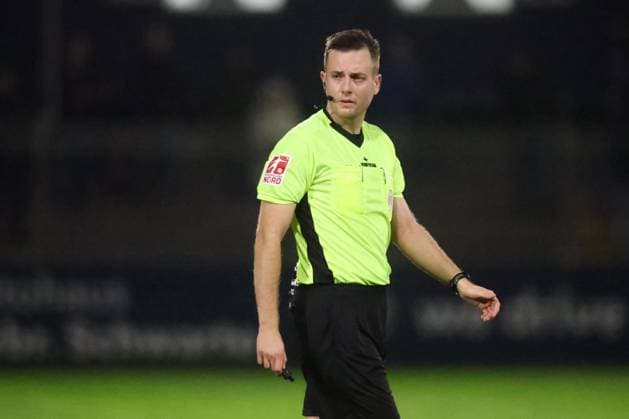 15 10 2025, Soccer, Men, Regionalliga Nord, Matchday 8, BSV Kickers Emden Hannover 96 II Referee Tom Holsten