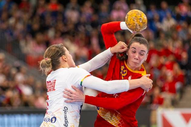 Handball, EHF EURO Cup Norway Romania Larvik 20251015 Romanias Elena ROsu in the handball match in the EHF EURO Cup between Norway and Romania in Jotron Arena Photo Trond R Teigen NTB Larvik Norway EDITORIAL USE ONLY RESTRICTED USE FOR BETTING COMPANIES  Copyright: xTrondxR.xTeigenx xNTBx