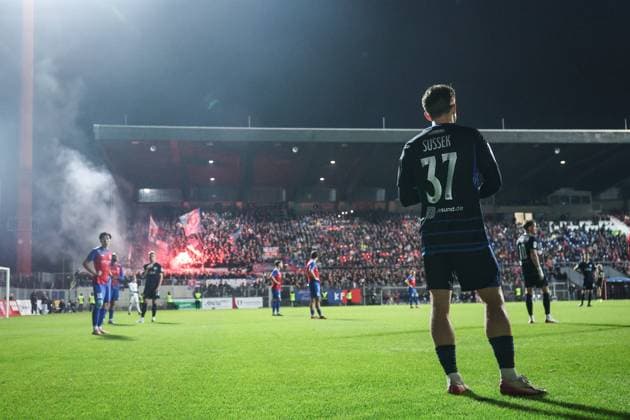 Sport, Football, FVN Niederrheinpokal Season 2025 2026 Round of 16 KFC Uerdingen MSV Duisburg 15 10 2025, Grotenburg Stadium Patrick Sussek MSV Duisburg, 37 Krefeld Grotenburg Stadium North Rhine-Westphalia Germany