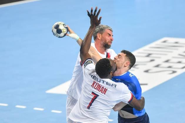 PLOCK 15.10.2025 MECZ 5. KOLEJKA LIGA MISTRZOW PILKA RECZNA MEZCZYZN SEZON 2025 2026 ORLEN WISLA PLOCK - VESZPREM HC --- MENS HALDBALL EHF CHAMPIONS LEAGUE SEASON 2025 2026 MATCH: SPR WISLA PLOCK - PARIS SAINT-GERMAIN LUKA KARABATTIC KARL KONAN MITJA JANC FOT. JACEK PRONDZYNSKI FOTOPYK NEWSPIX.PL --- newspix.pl 
