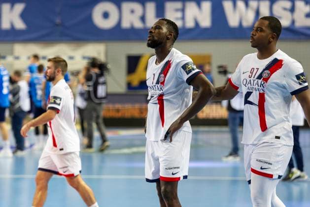 EHF Champions League - Orlen Wisla Plock v Paris Saint-Germain Mikkel Moller Lovkvist and Gautier Loredon after the match EHF Champions League Men match between Orlen Wisla Plock and Paris Saint-Germain in Plock, Poland on October 15, 2025.NO SALES POLAND Plock Poland  Copyright: xAndrzejxIwanczukx originalFilename:iwanczuk-ehfchamp251015_npYC4.jpg