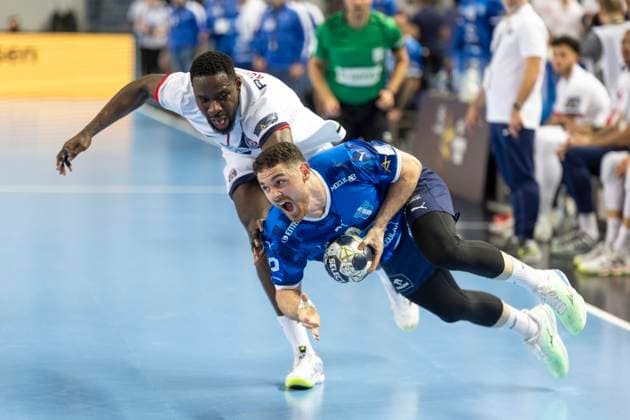 EHF Champions League - Orlen Wisla Plock v Paris Saint-Germain Karl Konan and Mitja Janc during the match EHF Champions League Men match between Orlen Wisla Plock and Paris Saint-Germain in Plock, Poland on October 15, 2025.NO SALES POLAND Plock Poland  Copyright: xAndrzejxIwanczukx originalFilename:iwanczuk-ehfchamp251015_npahZ.jpg