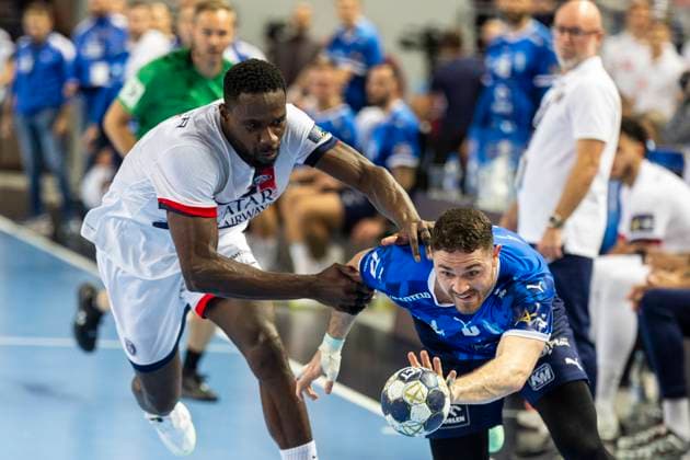 EHF Champions League - Orlen Wisla Plock v Paris Saint-Germain Karl Konan and Mitja Janc during the match EHF Champions League Men match between Orlen Wisla Plock and Paris Saint-Germain in Plock, Poland on October 15, 2025.NO SALES POLAND Plock Poland  Copyright: xAndrzejxIwanczukx originalFilename:iwanczuk-ehfchamp251015_npTUj.jpg