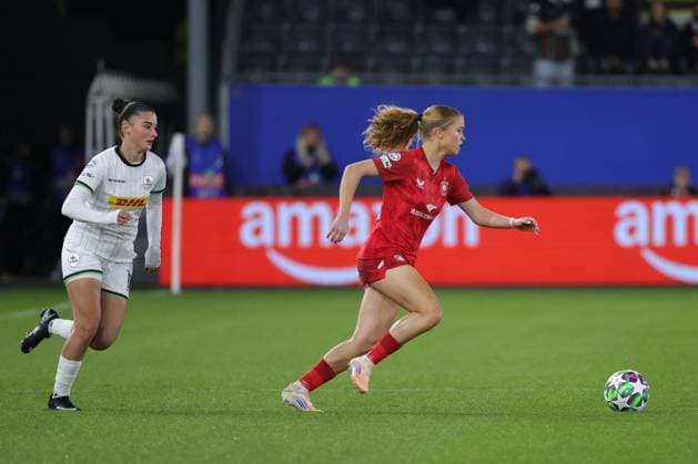 251015 UWCL OH Leuven vs FC Twente Ioanna Papatheodorou (11) of OH Leuven and Sophie Proost (19) of FC Twente pictured during the soccer match between OH Leuven (BEL) and FC Twente (NED), 2025-2026 season of UEFA Women s Champions League , on Wednesday 15 October 2025 in LEUVEN , Belgium . PHOTO SPORTPIX Sevil Oktem LEUVEN DEN DREEF Vlaams-Brabant Belgium  Copyright: xSportpix.bex xSevilxOktemxSevilxOktemx