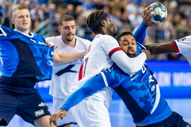 EHF Champions League - Orlen Wisla Plock v Paris Saint-Germain Wallem-Konrad Peleka and Melvyn Richardson during the match EHF Champions League Men match between Orlen Wisla Plock and Paris Saint-Germain in Plock, Poland on October 15, 2025.NO SALES POLAND Plock Poland  Copyright: xAndrzejxIwanczukx originalFilename:iwanczuk-ehfchamp251015_npX4G.jpg