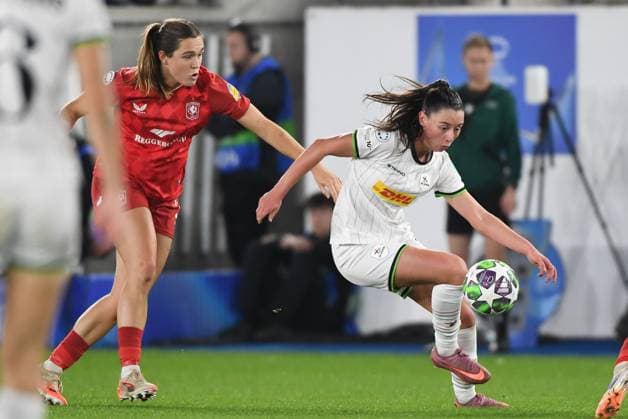 Twente s Lynn Groenewegen and OHL Women s Aurelie Reynders pictured in action during a soccer match between Oud-Heverlee Leuven Women and Dutch FC Twente Vrouwen, Wednesday 15 October 2025 in Leuven, the second game in the league phase of the UEFA Women s Champions League competition. JILLxDELSAUX  x136904624x