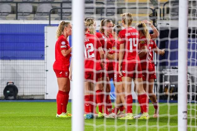 251015 UWCL OH Leuven vs FC Twente FC Twente players celebrating the goal of Jaimy Ravensbergen (9) of FC Twente (0-1) during the soccer match between OH Leuven (BEL) and FC Twente (NED), 2025-2026 season of UEFA Women s Champions League , on Wednesday 15 October 2025 in LEUVEN , Belgium . PHOTO SPORTPIX Sevil Oktem LEUVEN DEN DREEF Vlaams-Brabant Belgium  Copyright: xSportpix.bex xSevilxOktemxSevilxOktemx