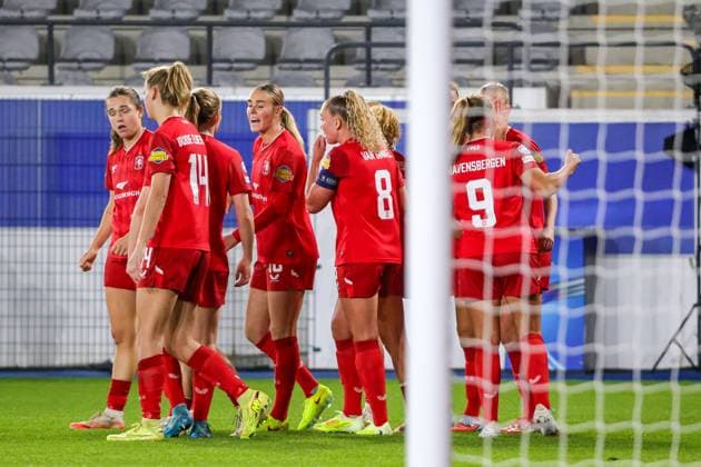 251015 UWCL OH Leuven vs FC Twente FC Twente players celebrating the goal of Jaimy Ravensbergen (9) of FC Twente (0-1) during the soccer match between OH Leuven (BEL) and FC Twente (NED), 2025-2026 season of UEFA Women s Champions League , on Wednesday 15 October 2025 in LEUVEN , Belgium . PHOTO SPORTPIX Sevil Oktem LEUVEN DEN DREEF Vlaams-Brabant Belgium  Copyright: xSportpix.bex xSevilxOktemxSevilxOktemx