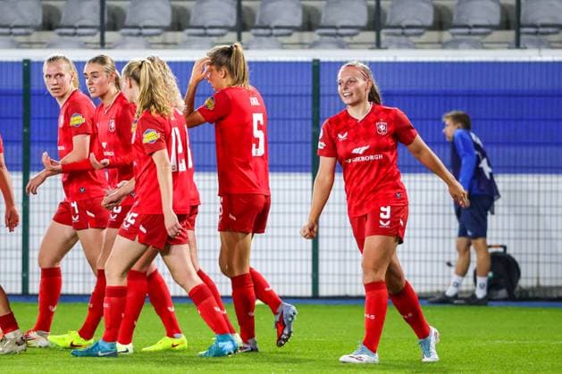 251015 UWCL OH Leuven vs FC Twente FC Twente players celebrating the goal of Jaimy Ravensbergen (9) of FC Twente (0-1) during the soccer match between OH Leuven (BEL) and FC Twente (NED), 2025-2026 season of UEFA Women s Champions League , on Wednesday 15 October 2025 in LEUVEN , Belgium . PHOTO SPORTPIX Sevil Oktem LEUVEN DEN DREEF Vlaams-Brabant Belgium  Copyright: xSportpix.bex xSevilxOktemxSevilxOktemx