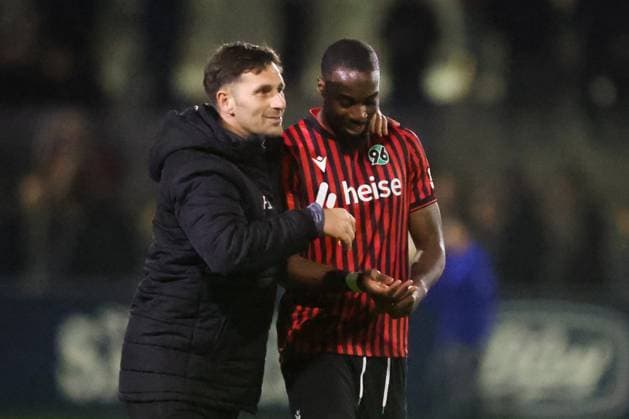 15 10 2025, Football, Men, Regionalliga Nord, Matchday 8, BSV Kickers Emden Hannover 96 II Cheers after the final whistle at Hannover