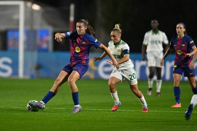 AS Roma v FC Barcelona, Barca - UEFA Women s Champions League 2025 26 League Phase MD2 Patri Guijarro of F.C. Barcelona and Giada Greggi of A.S. Roma Femminile are in action during the Women s Champions League Matchday 2 between A.S. Roma and F.C. Barcelona at the Tre Fontane Stadium in Rome, Italy, on October 15, 2025. Rome Italy Italy  Copyright: xDomenicoxCippitellix originalFilename:cippitelli-asromavf251015_npp7m.jpg