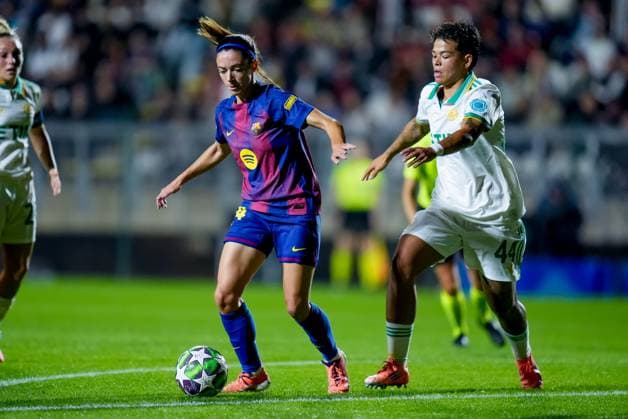 AS Roma v FC Barcelona, Barca - UEFA Champions League Women 2025-26 Samantha van Diemen of AS Roma and Aitana Bonmati of FC Barcelona compete for the ball during the UEFA Champions League Women MD2 match between AS Roma and FC Barcelona at Stadio Tre Fontane on October 15, 2025 in Rome, Italy. Rome Stadio Olimpico Lazio Italy Copyright: xGiuseppexMaffiax 251015_UCLW_Roma-Barcelona_5254