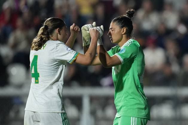 AS Roma s Winonah Heatley AS Roma s goalkeeper Rachele Baldi during the Uefa Women™s Champions League soccer match between Roma and Fc Barcellona at the Rome s Tre Fontane stadium, Italy - Wednesday October 15, 2025 - Soccer ( Photo by Alfredo Falcone LaPresse )  Copyright: xAlfredoxFalcone LaPressex