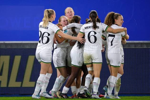 251015 UWCL OH Leuven vs FC Twente OHL players celebrate the goal of Linde Veefkind (25) of OH Leuven from penalty (1-1) during the soccer match between OH Leuven (BEL) and FC Twente (NED), 2025-2026 season of UEFA Women s Champions League , on Wednesday 15 October 2025 in LEUVEN , Belgium . PHOTO SPORTPIX Sevil Oktem LEUVEN DEN DREEF Vlaams-Brabant Belgium  Copyright: xSportpix.bex xSevilxOktemxSevilxOktemx