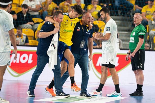 KIELCE 15.10.2025 MECZ 5. KOLEJKA LIGA MISTRZOW PILKA RECZNA MEZCZYZN SEZON 2025 2026 --- MENS HALDBALL EHF CHAMPIONS LEAGUE SEASON 2025 2026 MATCH: INDUSTRIA KIELCE - HBC NANTES SZYMON SICKO kontuzja FOT. MICHAL TRZPIS 400MM.PL NEWSPIX.PL --- newspix.pl 