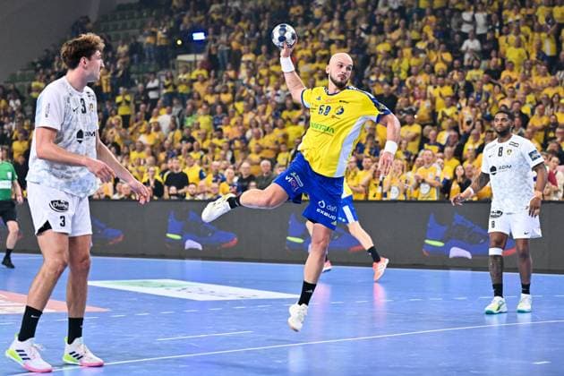15.10.2025 KIELCE UL. BOCZNA ( POLAND ) PILKA RECZNA MEZCZYZN ( HANDBALL MEN S ) LIGA MISTRZOW - FAZA GRUPOWA ( MEN S EHF CHAMPIONS LEAGUE - GROUP PHASE ) MECZ INDUSTRIA KIELCE - HBC NANTES ( GAME ) NZ THIBAUD BRIET ARCIOM KARALOK ( ARTSEM KARALEK ) FOTO MICHAL STANCZYK CYFRASPORT NEWSPIX.PL --- Newspix.pl  20251015CSMS0011