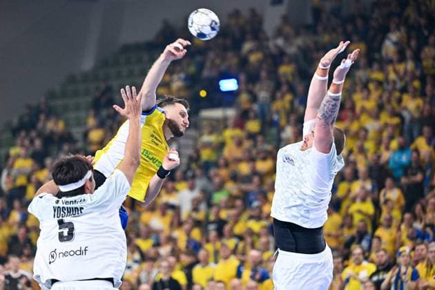 15.10.2025 KIELCE UL. BOCZNA ( POLAND ) PILKA RECZNA MEZCZYZN ( HANDBALL MEN S ) LIGA MISTRZOW - FAZA GRUPOWA ( MEN S EHF CHAMPIONS LEAGUE - GROUP PHASE ) MECZ INDUSTRIA KIELCE - HBC NANTES ( GAME ) NZ ALEKS VLAH SYLWETKA MATEJ GABER FOTO MICHAL STANCZYK CYFRASPORT NEWSPIX.PL --- Newspix.pl  20251015CSMS0019