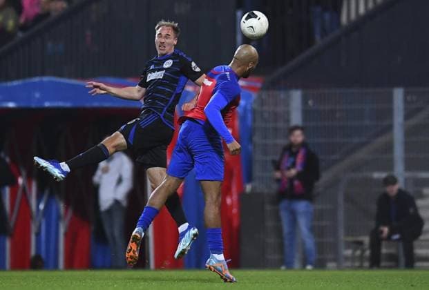 KFC Uerdingen 05 MSV Duisburg FOR EDITORIAL PURPOSES ONLY EDITORIAL USE ONLY p Football Niederrheinpokal 2 Runde KFC Uerdingen 05 MSV Duisburg on 15 10 2025 at Grotenburg Stadion in Krefeld Florian Krüger MSV Duisburg , left Anthony Oscasindas KFC Uerdingen 05 , right Germany Nordrhein Westfalen Krefeld Copyright ThorstenxTillmann Copyright: ThorstenxTillmann doc82u3agv20l4uuizh9yk ,EDITORIAL USE ONLY Copyright: ThorstenxTillmann