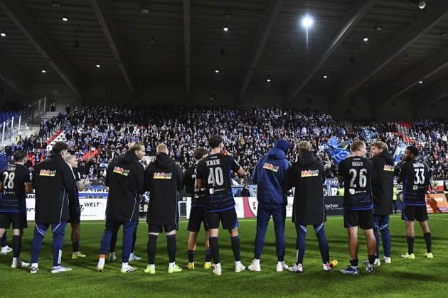 KFC Uerdingen 05 MSV Duisburg FOR EDITORIAL PURPOSES ONLY EDITORIAL USE ONLY p Football Niederrheinpokal 2 Runde KFC Uerdingen 05 MSV Duisburg on 15 10 2025 at the Grotenburg Stadium in Krefeld The Duisburg players stand in front of their fans Germany North Rhine Westphalia Krefeld Copyright ThorstenxTillmann Copyright: ThorstenxTillmann doc82u3aj9676x1blgwdltp ,EDITORIAL USE ONLY Copyright: ThorstenxTillmann