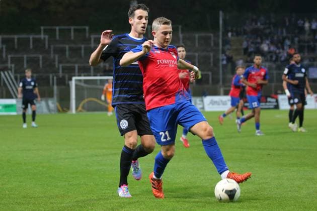 Krefeld, Germany 15 October 2025 Niederrheinpokal 1 8 Final 2025 2026 KFC Uerdingen vs MSV Duisburg Pictured from left in a duel Conor Noß Noss MSV Duisburg and Jan Bachmann KFC Uerdingen Schauinsland Reisen Arena Nordrhein Westfalen Copyright: xFotostandx xVanxderxVeldenx