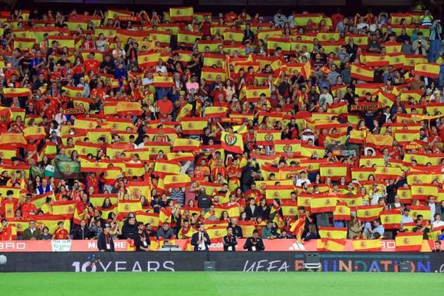 Spain - 2026 FIFA World Cup, WM, Weltmeisterschaft, Fussball Qualifying - Group E - Spain vs Bulgaria - 14 10 2025 SPAIN, VALLADOLID, OCTOBER 14. Supporters of Spain during the 2026 FIFA World Cup qualifying Group E football match between Spain and Bulgaria, on October 14, 2025 at Estadio Jose Zorrilla in Valladolid, Spain. Photo by Manuel Blondeau AOP.Press Valladolid Estadio Jose Zorrilla Spain Copyright: x ManuelxBlondeau AOP.Pressx AOP20251014-0038
