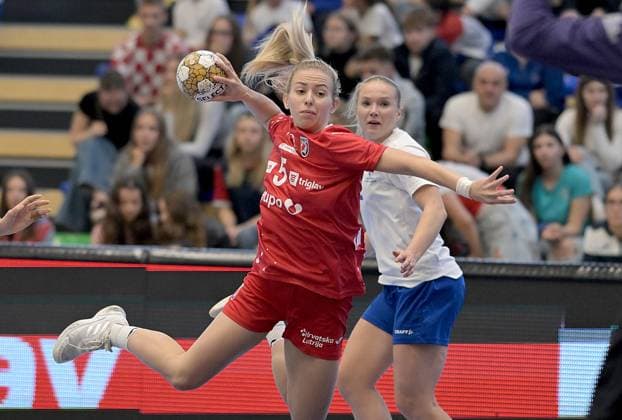 (251016) -- SISAK, Oct. 16, 2025 -- Iva Zrilic (L) of Croatia shoots the ball during the Women s EHF Euro 2026 Qualifier group 1 Round 1 match between Croatia and Finland in Sisak, Croatia on Oct. 15, 2025. (Photo by PIXSELL via Xinhua) (SP)CROATIA-SISAK-HANDBALL-WOMEN-EURO 2026 QUALIFIER-CRO VS FIN IgorxSoban 