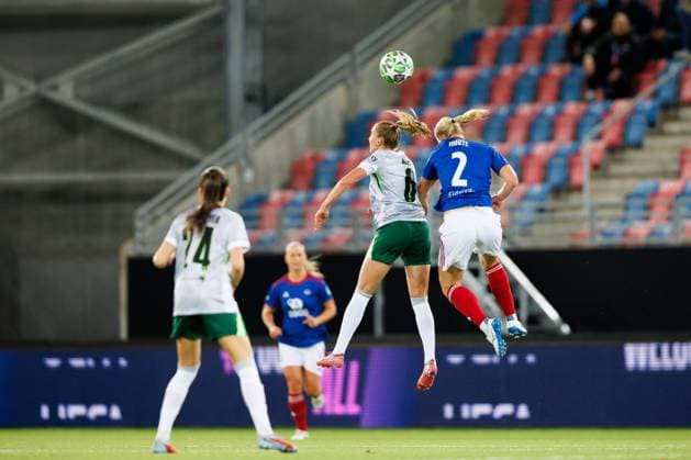 Valerenga v Wolfsburg, UEFA Women™s Champions League, Oslo, Norway Oslo, Norway. 15th, October 20252025. Janina Minge (6) of Wolfsburg and Sara Horte (2) of Vaalerenga seen during the UEFA Women™s Champions League match between Vaalerenga and Wolfsburg at Intility Arena in Oslo. Norway, Oslo  Copyright: xGonzalesxPhoto KetilxMartinsenx