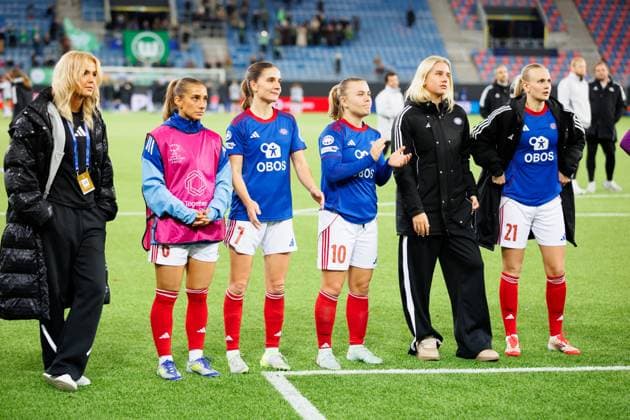 Valerenga v Wolfsburg, UEFA Women™s Champions League, Oslo, Norway Oslo, Norway. 15th, October 2025. Disappointed players of Vaalerenga seen after the UEFA Women™s Champions League match between Wolfsburg and Ferencvaros at Intility Arena in Oslo. Norway, Oslo  Copyright: xGonzalesxPhoto KetilxMartinsenx