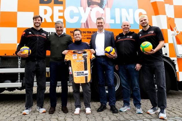 DEU, DVV, 1 VBL, BR Volleys, Opening PK, 16 10 2025, berlin, Berlin, DEU, DVV, 1 VBL, BR Volleys, Opening PK, in the picture Matthew Knigge BR Volleys 2 , Coach Joel Banks BR Volleys , Ruben Schott BR Volleys 13 , President Niromand BR Volleys , Bianka Rieder, Marcus Bokelmann Berlin Recycling nordphotoxGmbHx xEngler nph00076