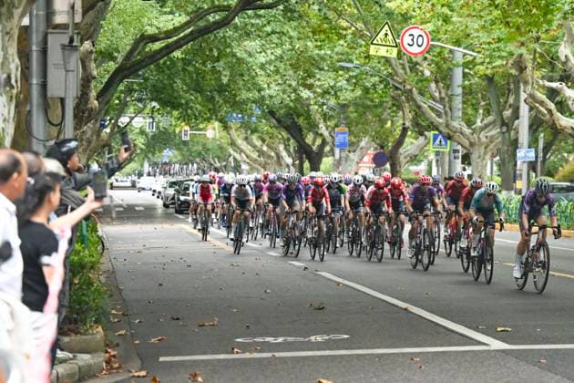 (251016) -- SHANGHAI, Oct. 16, 2025 -- Cyclists compete during the Stage 3 of the UCI Women s WorldTour Tour of Chongming Island Road cycling, Rad, Radsport, Strasse race in Shanghai, east China, Oct. 16, 2025. ) (SP)CHINA-SHANGHAI-CYCLING-UCI WOMEN S WORLDTOUR-TOUR OF CHONGMING ISLAND (CN) ChenxHaoming 