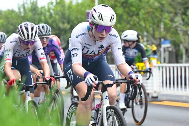 (251016) -- SHANGHAI, Oct. 16, 2025 -- Cyclists compete during the Stage 3 of the UCI Women s WorldTour Tour of Chongming Island Road cycling, Rad, Radsport, Strasse race in Shanghai, east China, Oct. 16, 2025. ) (SP)CHINA-SHANGHAI-CYCLING-UCI WOMEN S WORLDTOUR-TOUR OF CHONGMING ISLAND (CN) ChenxHaoming 
