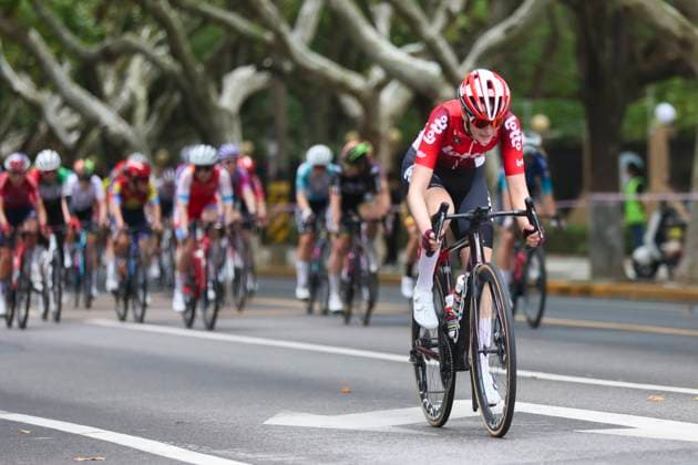(251016) -- SHANGHAI, Oct. 16, 2025 -- Cyclists compete during the Stage 3 of the UCI Women s WorldTour Tour of Chongming Island Road cycling, Rad, Radsport, Strasse race in Shanghai, east China, Oct. 16, 2025. ) (SP)CHINA-SHANGHAI-CYCLING-UCI WOMEN S WORLDTOUR-TOUR OF CHONGMING ISLAND (CN) WangxXiang 