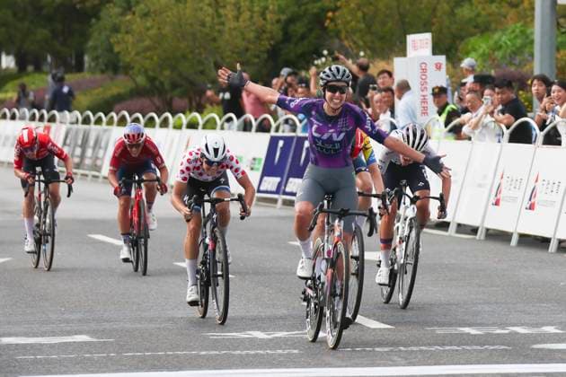 (251016) -- SHANGHAI, Oct. 16, 2025 -- Liv-Alula-Jayco s Josie Talbot (front) is seen during the Stage 3 of the UCI Women s WorldTour Tour of Chongming Island Road cycling, Rad, Radsport, Strasse race in Shanghai, east China, Oct. 16, 2025. ) (SP)CHINA-SHANGHAI-CYCLING-UCI WOMEN S WORLDTOUR-TOUR OF CHONGMING ISLAND (CN) WangxXiang 