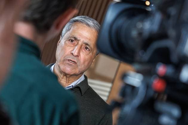 Volleyball Bundesliga, season kick-off press conference of the BR Volleys at the headquarters of Berlin Recycling GmbH in Berlin on 16 10 2025 Kaweh Niroomand speaks in an interview Volleyball Bundesliga, photo session BR Volleys, season kick-off press conference