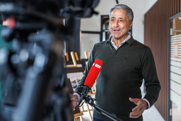Volleyball Bundesliga, season kick-off press conference of the BR Volleys at the headquarters of Berlin Recycling GmbH in Berlin on 16 10 2025 Kaweh Niroomand speaks in an interview Volleyball Bundesliga, photo session BR Volleys, season kick-off press conference