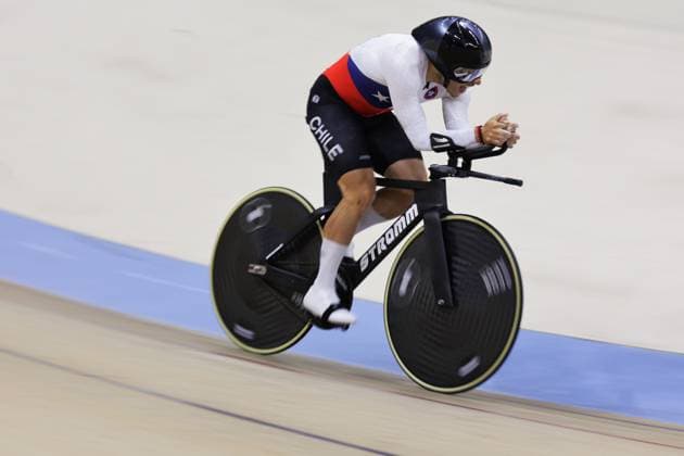 2025 UCI Para-Cycling Track World Championships Picture by Alex Whitehead SWpix.com - 16 10 2025 - Cycling - 2025 UCI Para-Cycling Track World Championships - Rio Olympic Velodrome, Rio de Janeiro, Brazil - MC5 1 Km Time Trial Qualifying - Hernan Moya Contreras (Chile) Copyright: x xSWpix.comx(t axPhotographyxHubxLtd)xAlexxWhitehead SWpix.comx SWP-3030-9464
